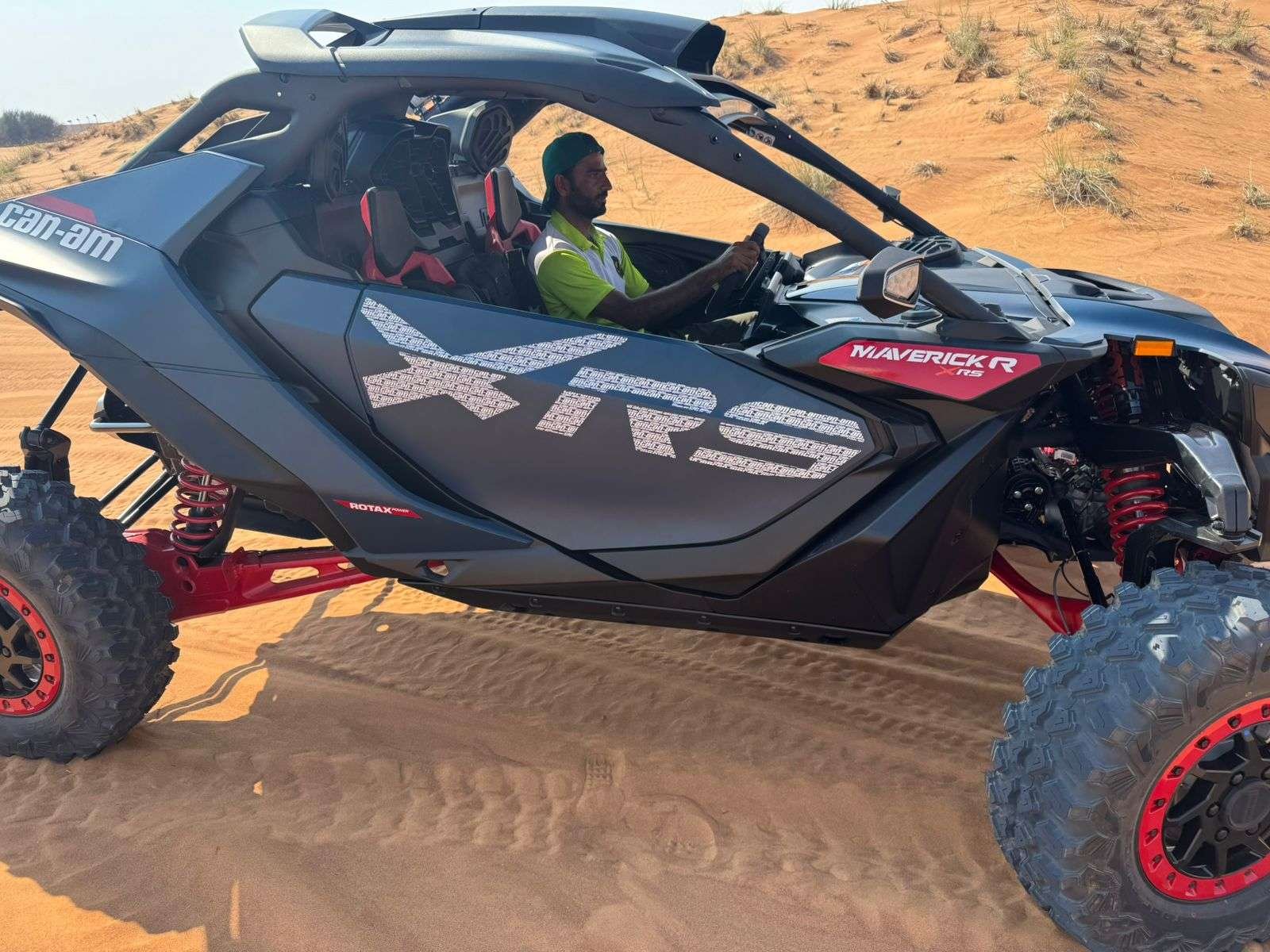 Can-Am-Maverick-R-MAX-X-RS-25-dune-buggy-tour-dubai-11-1